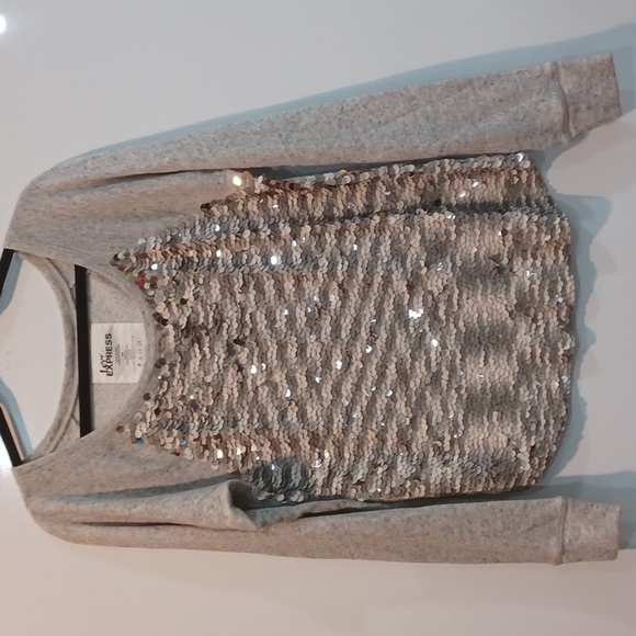 Love Express EUC heathered grey round nk sweatshirt w/lg fishscale sequin front - Picture 8 of 10